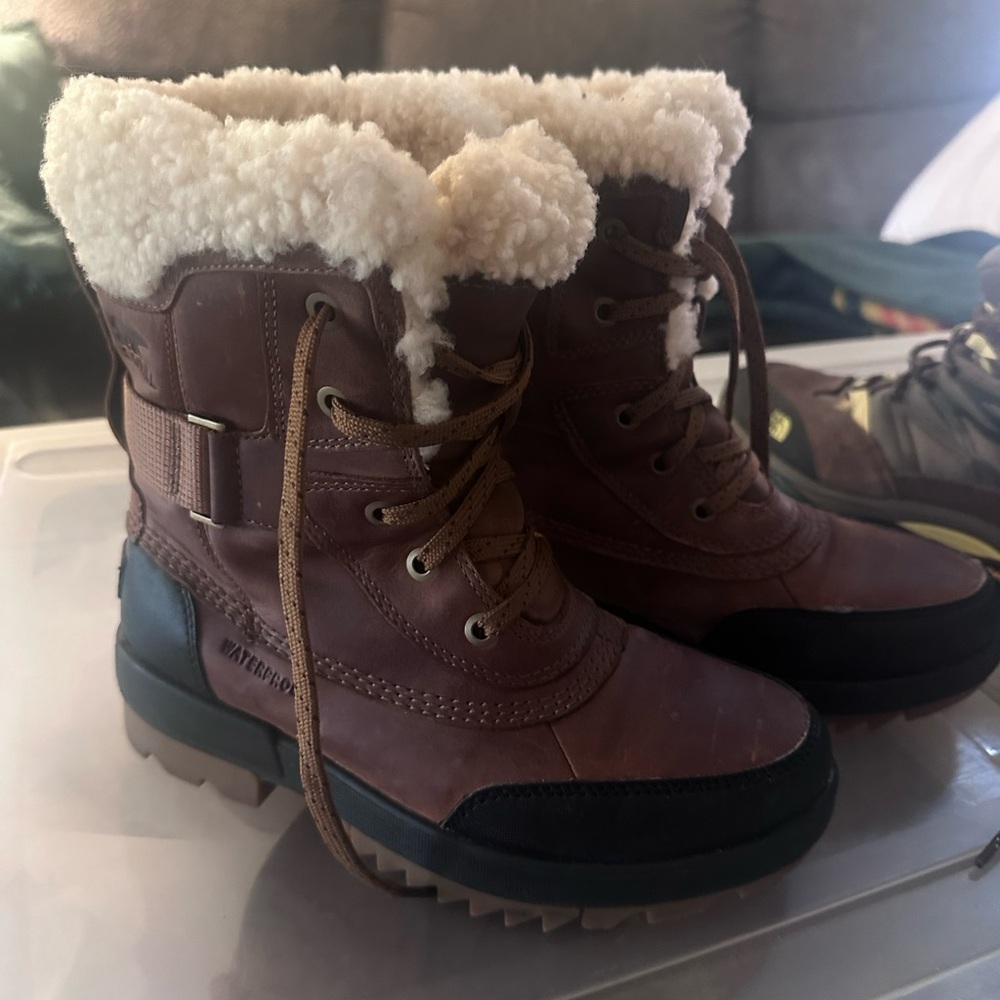 NEW Sorels size 6